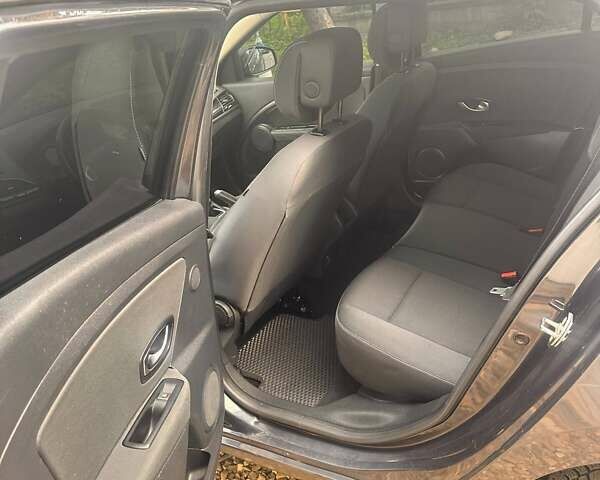 Рено Меган 2011 в Косове на Automoto.ua Серый Рено Меган, объемом двигателя 1.46 л и пробегом 254 тыс. км за 6999 $, фото 28 на Automoto.ua