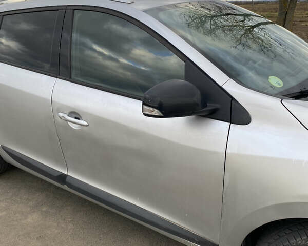 Серый Рено Меган, объемом двигателя 1.5 л и пробегом 200 тыс. км за 4999 $, фото 13 на Automoto.ua