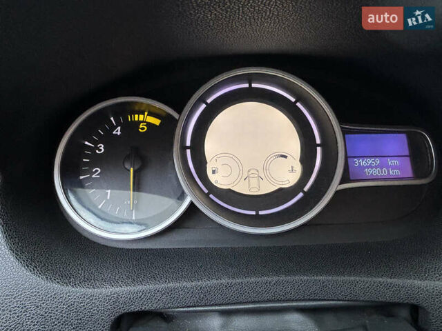 Рено Меган 2011 у Мироновке на Automoto.ua Сірий Рено Меган, об'ємом двигуна 1.46 л та пробігом 316 тис. км за 6600 $, фото 11 на Automoto.ua