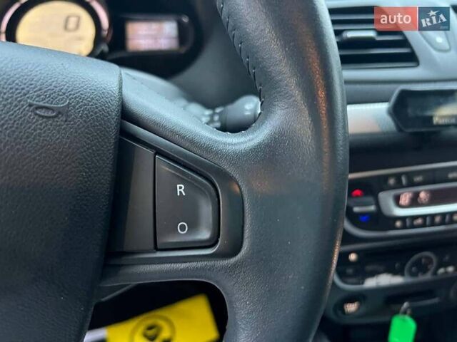 Серый Рено Меган, объемом двигателя 1.5 л и пробегом 234 тыс. км за 7500 $, фото 17 на Automoto.ua