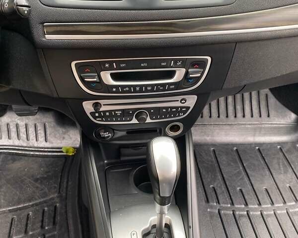 Сірий Рено Меган, об'ємом двигуна 2 л та пробігом 260 тис. км за 9499 $, фото 41 на Automoto.ua