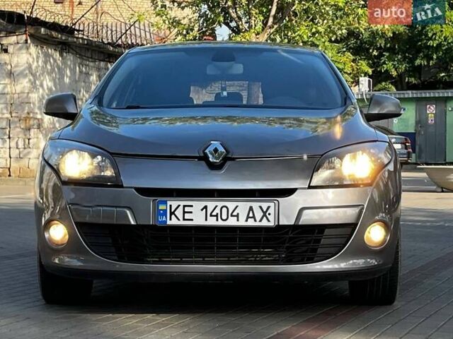 Рено Меган 2011 у Дніпро (Дніпропетровську) на Automoto.ua Сірий Рено Меган, об'ємом двигуна 1.46 л та пробігом 237 тис. км за 7500 $, фото 5 на Automoto.ua