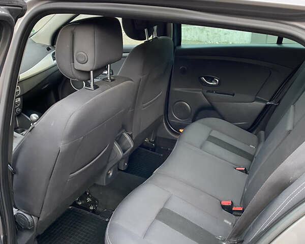 Серый Рено Меган, объемом двигателя 1.9 л и пробегом 285 тыс. км за 7300 $, фото 25 на Automoto.ua