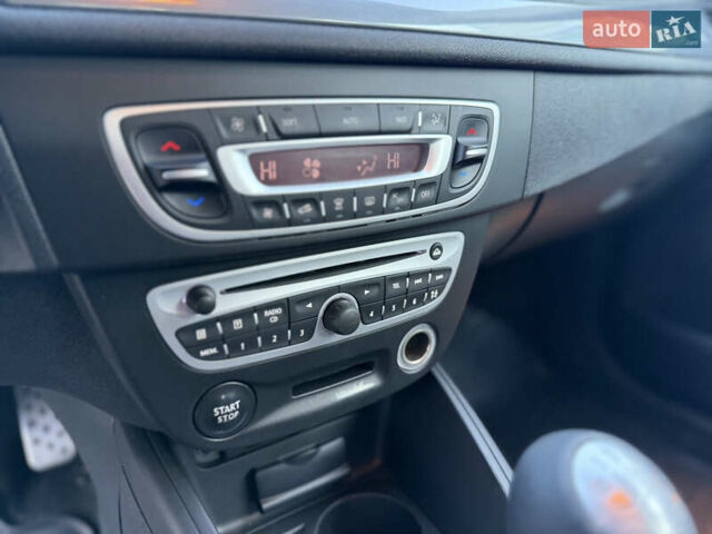 Сірий Рено Меган, об'ємом двигуна 1.5 л та пробігом 260 тис. км за 7550 $, фото 34 на Automoto.ua