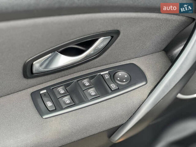 Сірий Рено Меган, об'ємом двигуна 1.46 л та пробігом 270 тис. км за 7800 $, фото 30 на Automoto.ua