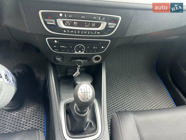 Сірий Рено Меган, об'ємом двигуна 1.87 л та пробігом 200 тис. км за 7700 $, фото 42 на Automoto.ua