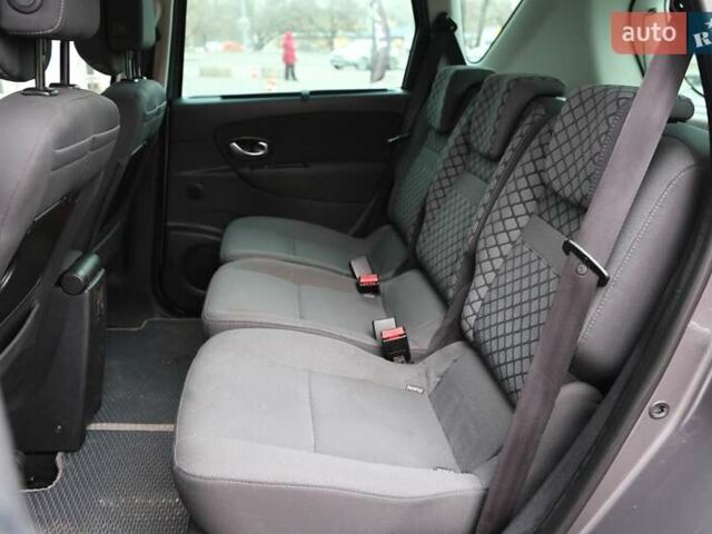 Серый Рено Меган, объемом двигателя 1.46 л и пробегом 176 тыс. км за 8300 $, фото 8 на Automoto.ua