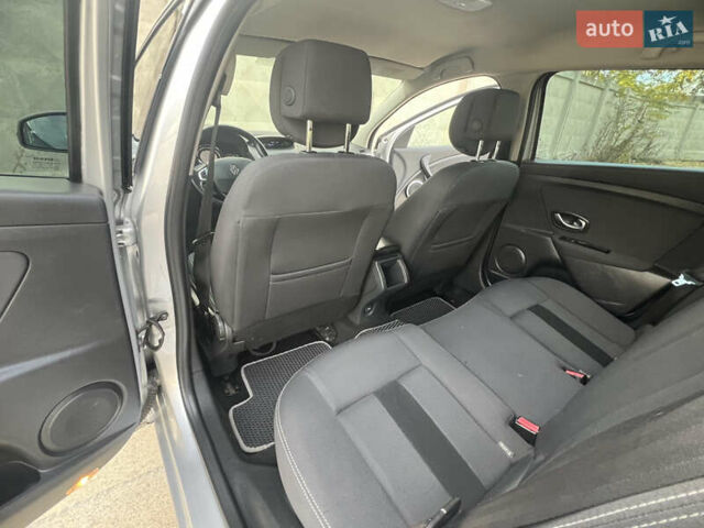 Серый Рено Меган, объемом двигателя 1.46 л и пробегом 274 тыс. км за 6300 $, фото 46 на Automoto.ua