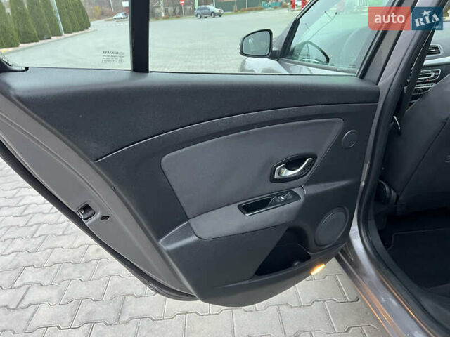 Серый Рено Меган, объемом двигателя 1.46 л и пробегом 220 тыс. км за 7900 $, фото 23 на Automoto.ua