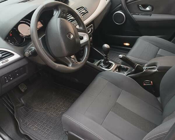 Серый Рено Меган, объемом двигателя 1.46 л и пробегом 227 тыс. км за 7200 $, фото 5 на Automoto.ua