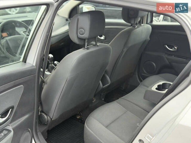 Серый Рено Меган, объемом двигателя 1.6 л и пробегом 177 тыс. км за 7250 $, фото 10 на Automoto.ua