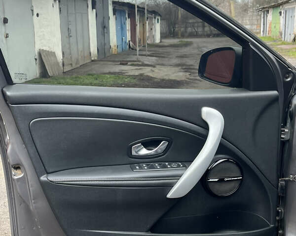 Сірий Рено Меган, об'ємом двигуна 1.46 л та пробігом 237 тис. км за 6550 $, фото 35 на Automoto.ua