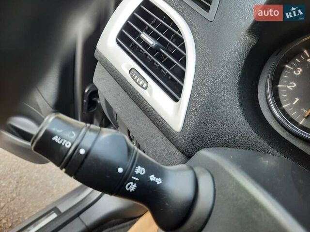 Серый Рено Меган, объемом двигателя 1.6 л и пробегом 194 тыс. км за 8100 $, фото 46 на Automoto.ua