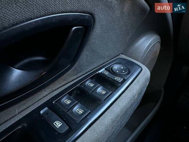 Серый Рено Меган, объемом двигателя 1.46 л и пробегом 316 тыс. км за 5990 $, фото 15 на Automoto.ua