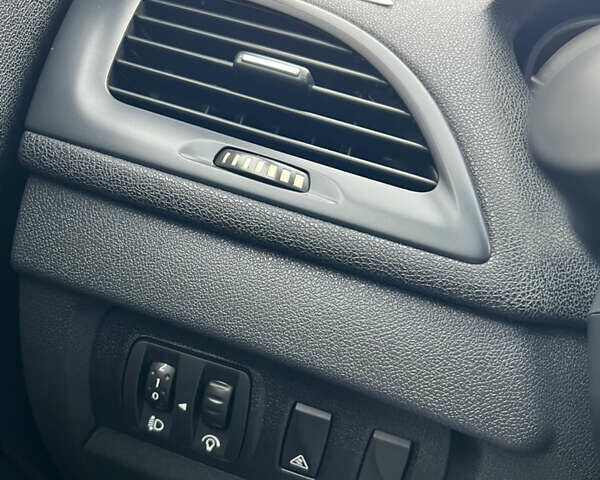 Сірий Рено Меган, об'ємом двигуна 1.5 л та пробігом 324 тис. км за 6699 $, фото 25 на Automoto.ua