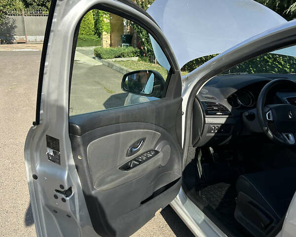 Сірий Рено Меган, об'ємом двигуна 1.46 л та пробігом 305 тис. км за 7200 $, фото 8 на Automoto.ua