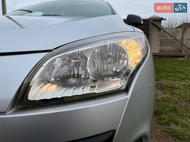 Серый Рено Меган, объемом двигателя 1.5 л и пробегом 208 тыс. км за 7299 $, фото 37 на Automoto.ua