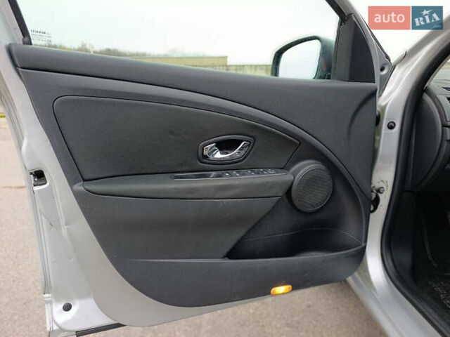 Сірий Рено Меган, об'ємом двигуна 1.5 л та пробігом 250 тис. км за 7500 $, фото 16 на Automoto.ua