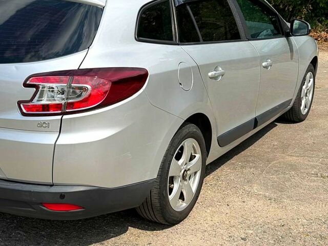 Сірий Рено Меган, об'ємом двигуна 1.5 л та пробігом 337 тис. км за 7100 $, фото 4 на Automoto.ua