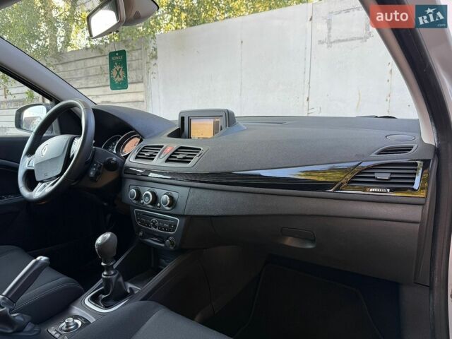 Сірий Рено Меган, об'ємом двигуна 1.6 л та пробігом 217 тис. км за 7750 $, фото 14 на Automoto.ua