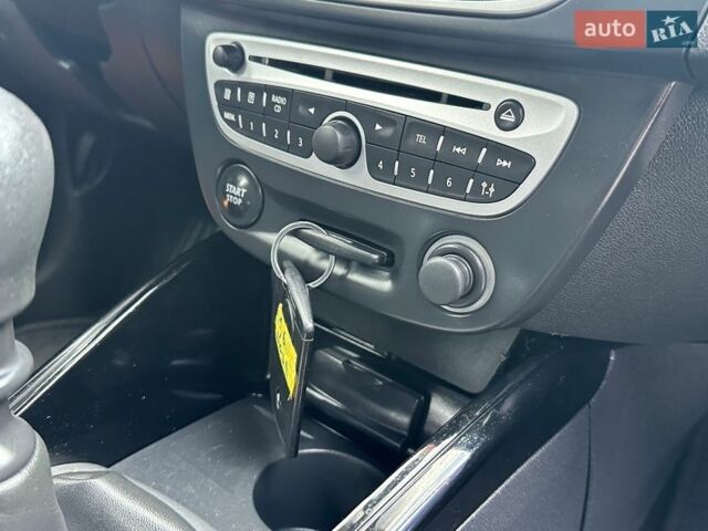 Сірий Рено Меган, об'ємом двигуна 1.6 л та пробігом 175 тис. км за 7950 $, фото 101 на Automoto.ua