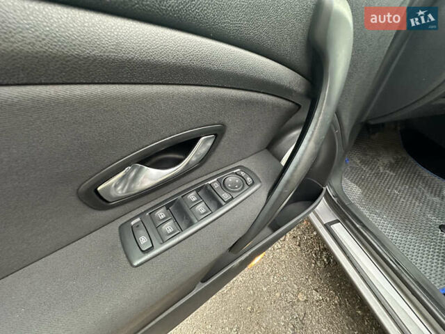 Сірий Рено Меган, об'ємом двигуна 1.87 л та пробігом 200 тис. км за 7700 $, фото 37 на Automoto.ua