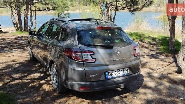 Серый Рено Меган, объемом двигателя 1.5 л и пробегом 221 тыс. км за 7500 $, фото 2 на Automoto.ua