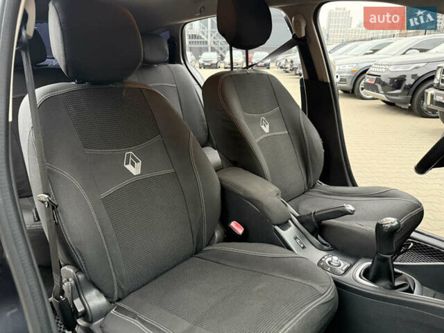 Сірий Рено Меган, об'ємом двигуна 1.46 л та пробігом 320 тис. км за 5500 $, фото 16 на Automoto.ua