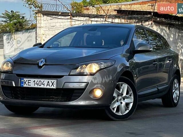 Рено Меган 2011 у Дніпро (Дніпропетровську) на Automoto.ua Сірий Рено Меган, об'ємом двигуна 1.46 л та пробігом 237 тис. км за 7500 $, фото 2 на Automoto.ua