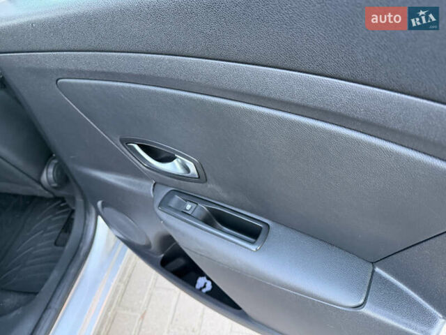 Сірий Рено Меган, об'ємом двигуна 1.5 л та пробігом 260 тис. км за 7550 $, фото 41 на Automoto.ua