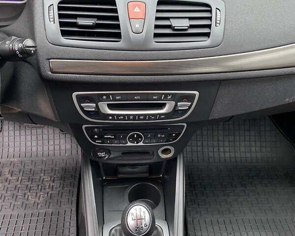 Серый Рено Меган, объемом двигателя 1.5 л и пробегом 277 тыс. км за 6999 $, фото 29 на Automoto.ua