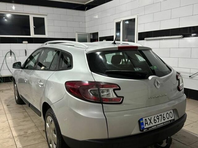 Рено Меган 2011 в Лозовой на Automoto.ua Серый Рено Меган, объемом двигателя 0 л и пробегом 277 тыс. км за 5500 $, фото 2 на Automoto.ua