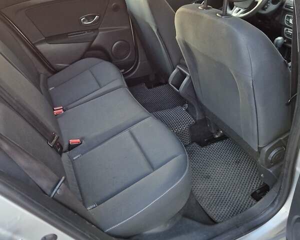 Сірий Рено Меган, об'ємом двигуна 1.5 л та пробігом 288 тис. км за 7100 $, фото 24 на Automoto.ua