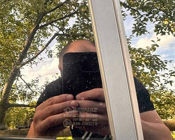 Рено Меган 2011 в Косове на Automoto.ua Серый Рено Меган, объемом двигателя 1.46 л и пробегом 254 тыс. км за 6999 $, фото 43 на Automoto.ua