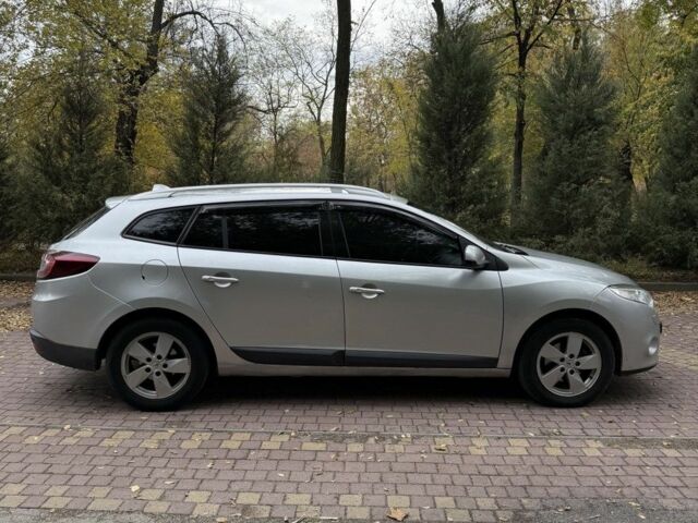 Рено Меган 2011 в Запорожье на Automoto.ua Серый Рено Меган, объемом двигателя 1.5 л и пробегом 251 тыс. км за 6400 $, фото 7 на Automoto.ua