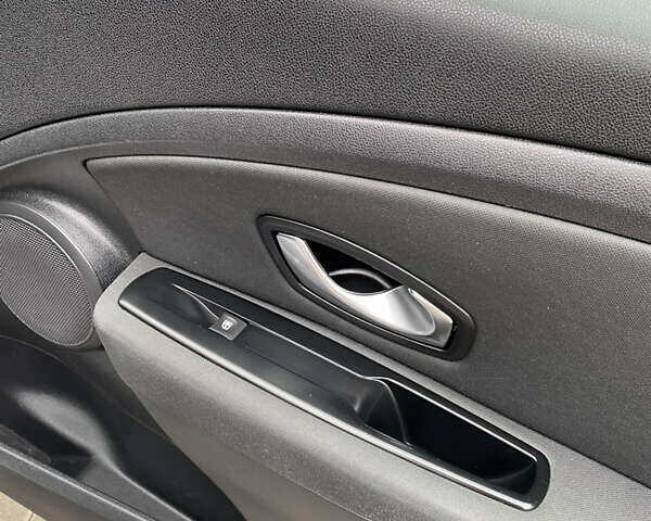 Сірий Рено Меган, об'ємом двигуна 1.5 л та пробігом 277 тис. км за 6999 $, фото 15 на Automoto.ua