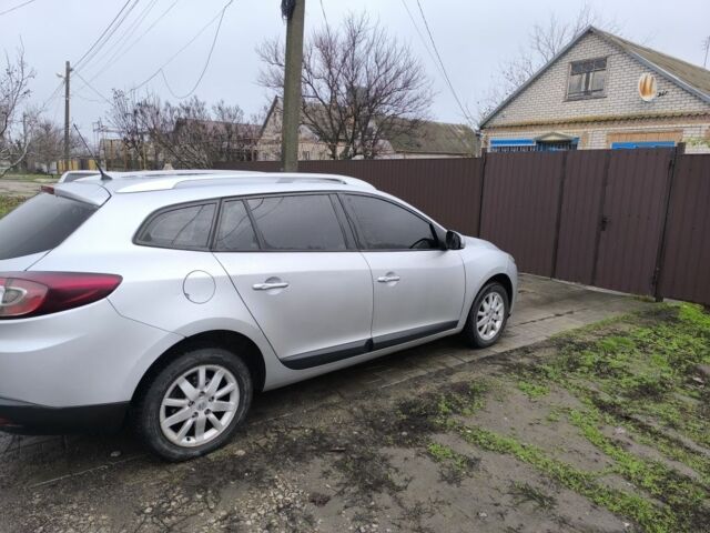 Серый Рено Меган, объемом двигателя 1.5 л и пробегом 246 тыс. км за 5300 $, фото 4 на Automoto.ua