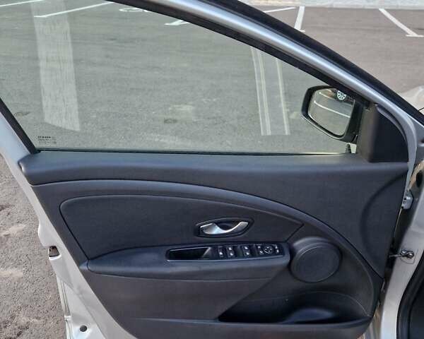 Сірий Рено Меган, об'ємом двигуна 1.5 л та пробігом 288 тис. км за 7100 $, фото 28 на Automoto.ua