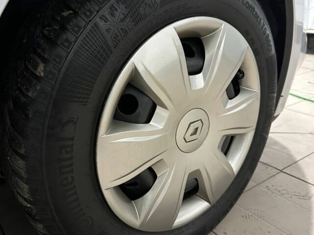 Рено Меган 2011 в Лозовой на Automoto.ua Серый Рено Меган, объемом двигателя 0 л и пробегом 277 тыс. км за 5500 $, фото 12 на Automoto.ua