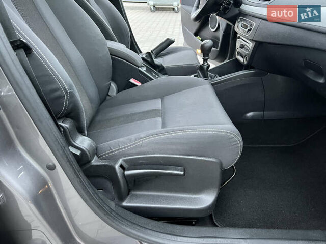Серый Рено Меган, объемом двигателя 1.46 л и пробегом 220 тыс. км за 7900 $, фото 32 на Automoto.ua