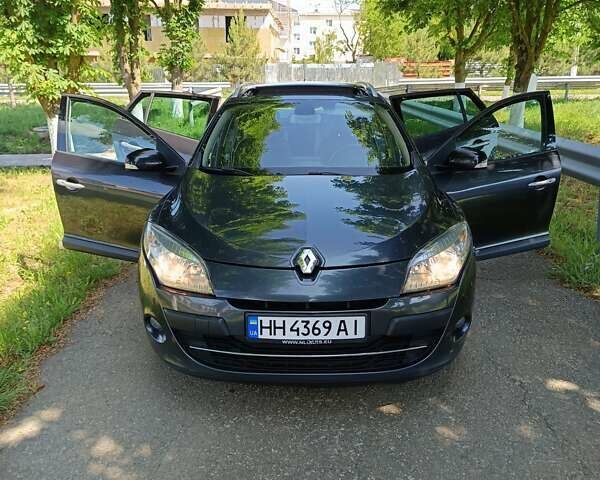 Серый Рено Меган, объемом двигателя 1.46 л и пробегом 300 тыс. км за 7699 $, фото 11 на Automoto.ua