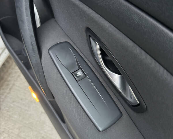 Серый Рено Меган, объемом двигателя 1.9 л и пробегом 213 тыс. км за 7700 $, фото 40 на Automoto.ua