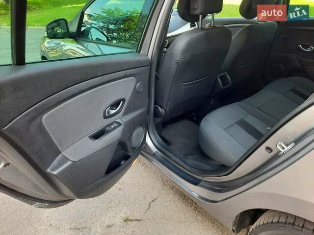 Серый Рено Меган, объемом двигателя 1.6 л и пробегом 194 тыс. км за 8100 $, фото 70 на Automoto.ua