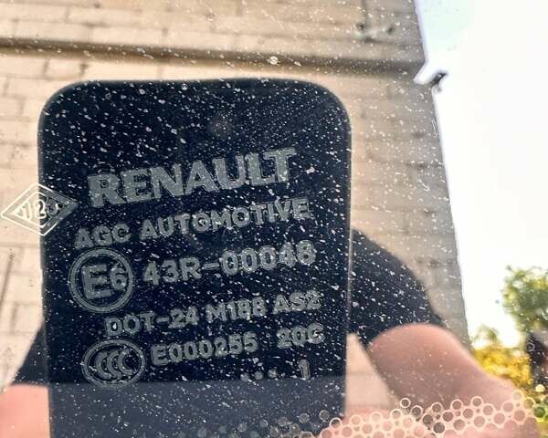 Рено Меган 2011 в Косове на Automoto.ua Серый Рено Меган, объемом двигателя 1.46 л и пробегом 254 тыс. км за 6999 $, фото 41 на Automoto.ua