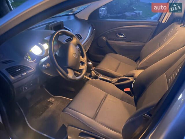 Серый Рено Меган, объемом двигателя 1.5 л и пробегом 242 тыс. км за 7999 $, фото 5 на Automoto.ua