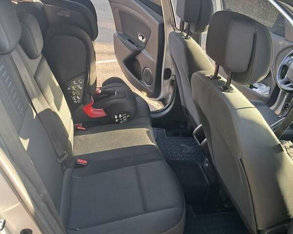 Сірий Рено Меган, об'ємом двигуна 1.5 л та пробігом 223 тис. км за 7300 $, фото 13 на Automoto.ua
