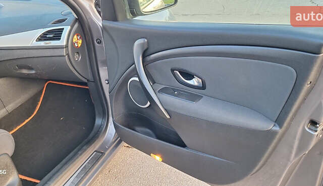 Серый Рено Меган, объемом двигателя 1.6 л и пробегом 210 тыс. км за 7550 $, фото 18 на Automoto.ua