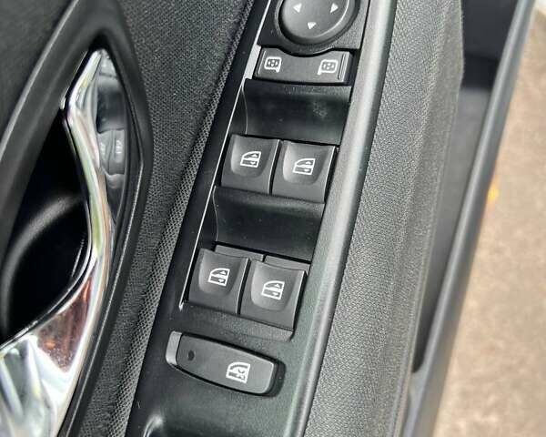 Серый Рено Меган, объемом двигателя 1.5 л и пробегом 266 тыс. км за 7600 $, фото 12 на Automoto.ua