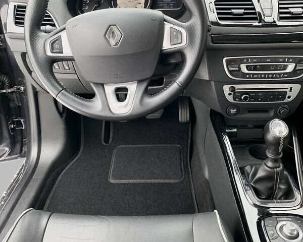 Серый Рено Меган, объемом двигателя 1.5 л и пробегом 237 тыс. км за 8250 $, фото 37 на Automoto.ua