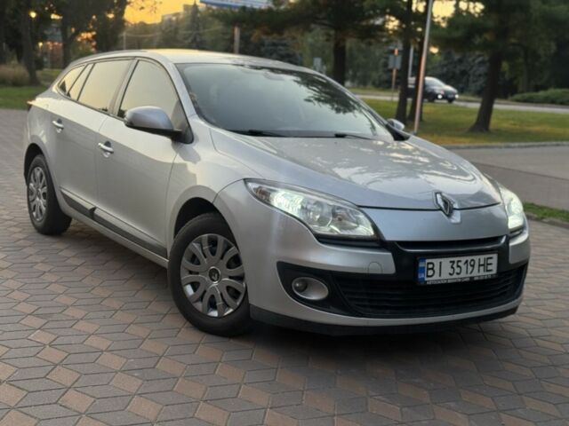 Серый Рено Меган, объемом двигателя 1.5 л и пробегом 225 тыс. км за 6999 $, фото 3 на Automoto.ua